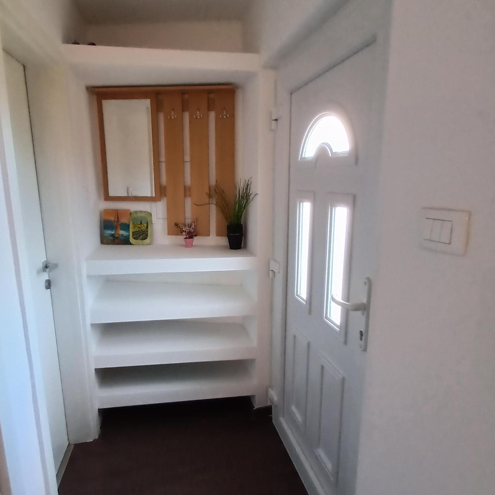 Leona Bregi Apartment *